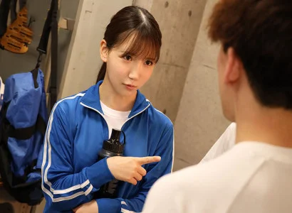 cô gái xinh cùng các thành viên câu lạc bộ bóng đá thay phiên quan hệ với cô gái xinh