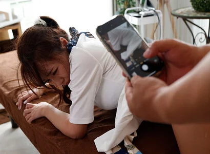 Tôi gặp em nhân viên mất kiểm soát đè ra chịch