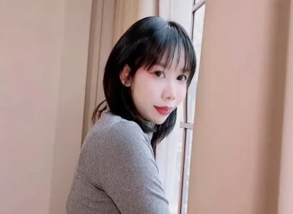 Cô gái thích chịch đến thuê nhà và làm tình với chủ