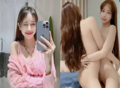 Cô nàng Lâm Thái Vy và bạn thân móc bím nhau khi đang phát trực tiếp