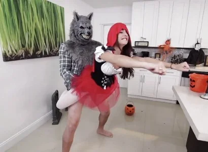 Cô nàng chén nhau không thoát