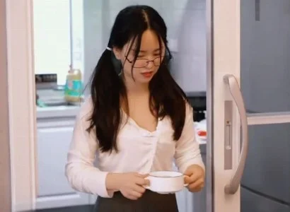 Bạn học được người đàn ông trung niên chăm sóc